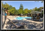 Central courtyard with all amenities - 10232 Black Mountain Rd Condo Unit 97