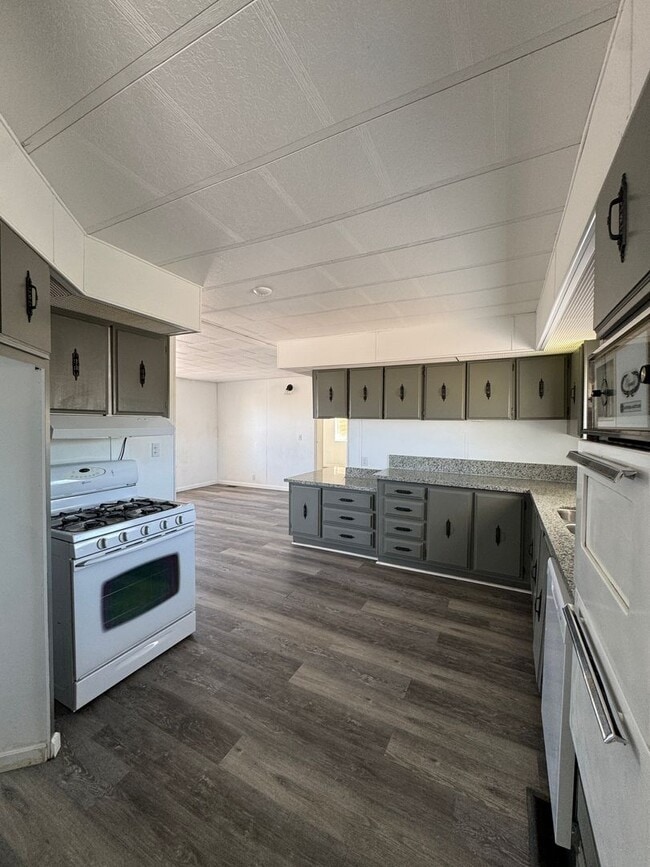 Photo - Beautiful fully remodeled 3 bedroom