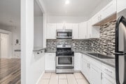 Studio - 420SF - Kitchen - 307 N Rampart Blvd