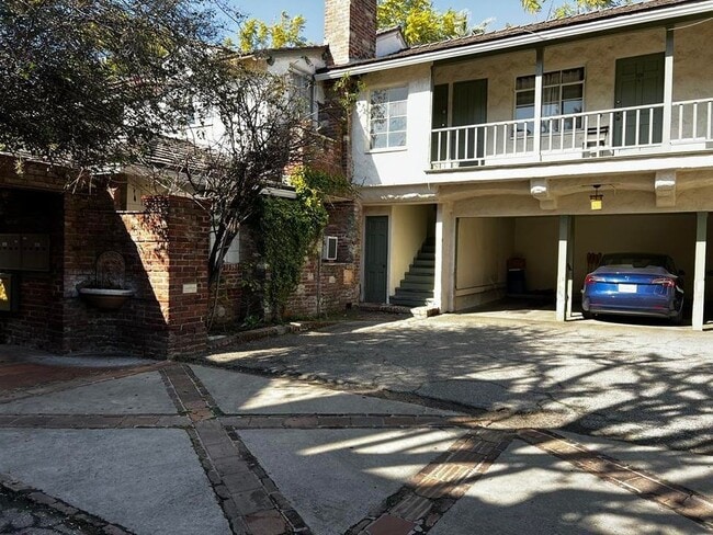 Photo - 1221 N Sweetzer Ave Unit 1