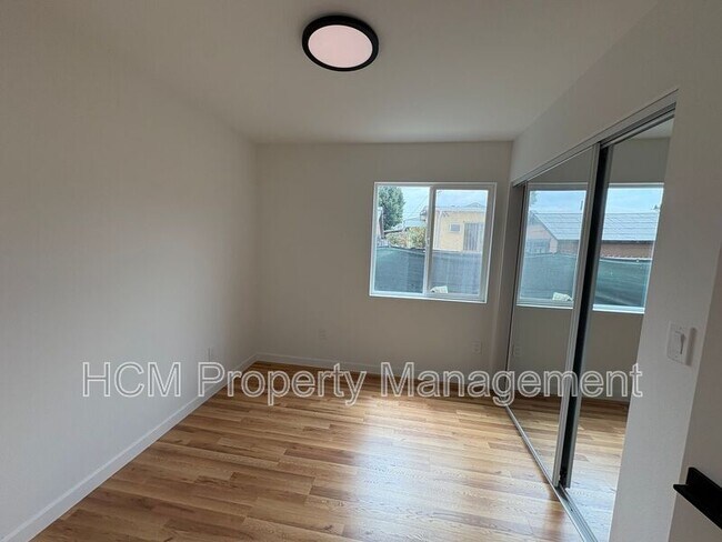 Photo - 856–858 W 47th St Unit #856A