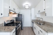 1BR, 1BA - 650SF - Kitchen - 11817 Victory Blvd