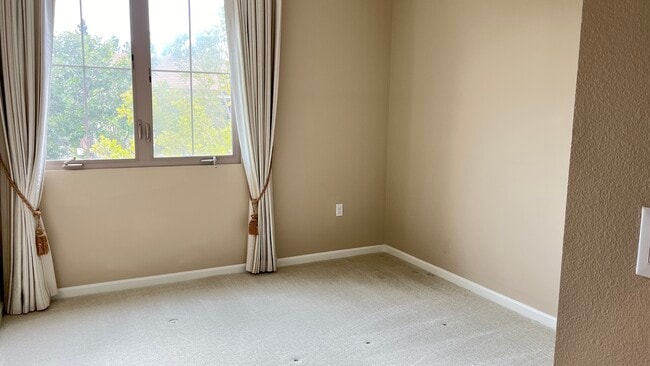 Photo - 155 Bishop Lndg Unit Eastwood