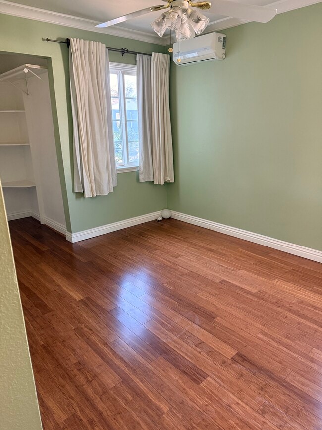 Photo - 8436 Lilienthal Ave