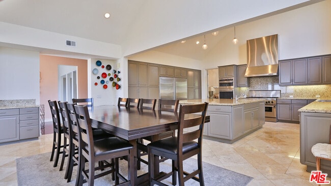 Photo - 14445 Mulholland Dr