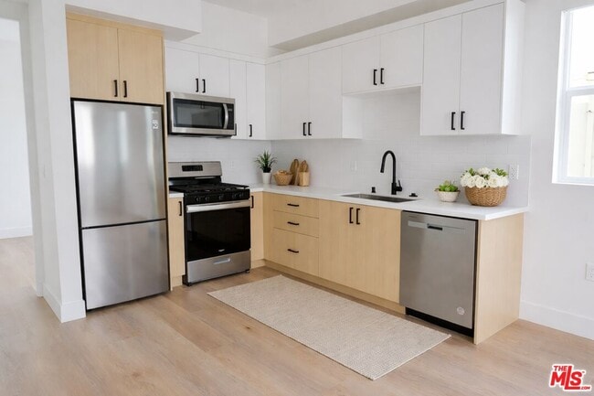 Photo - 11241 Morrison St Unit 6