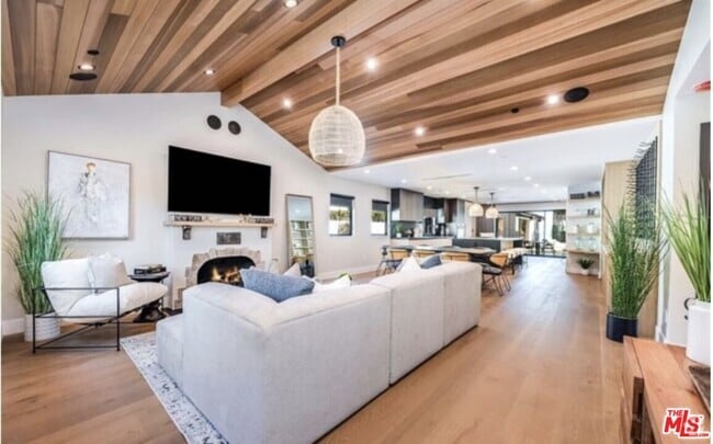 Building Photo - 622 N La Jolla Ave Rental