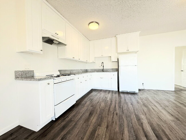 2926 1/2 Dalton Ave - 2926 1/2 Dalton Ave Condo