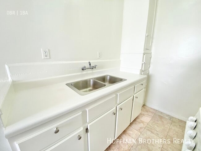 Photo - 4846 Rosewood Ave Unit 8