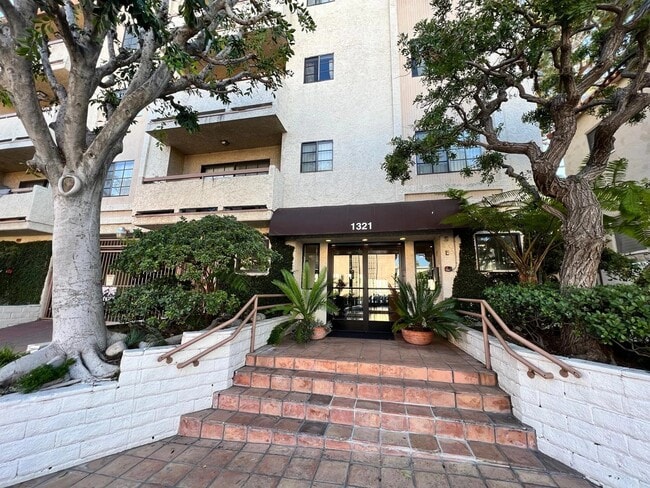 Photo - 1321 N Vista St Unit 106
