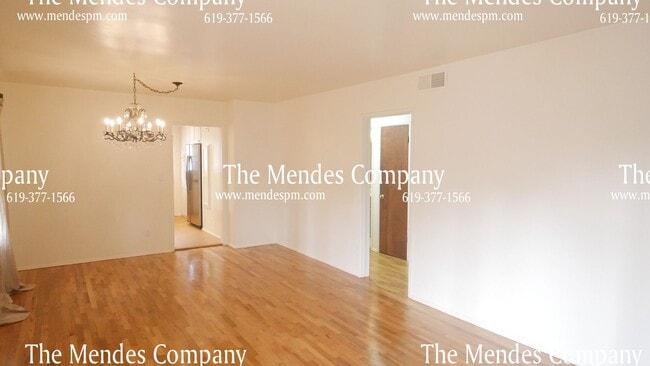 Photo - 933 Temple St