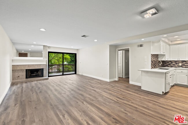 Building Photo - 8512 Tuscany Ave Unit 316