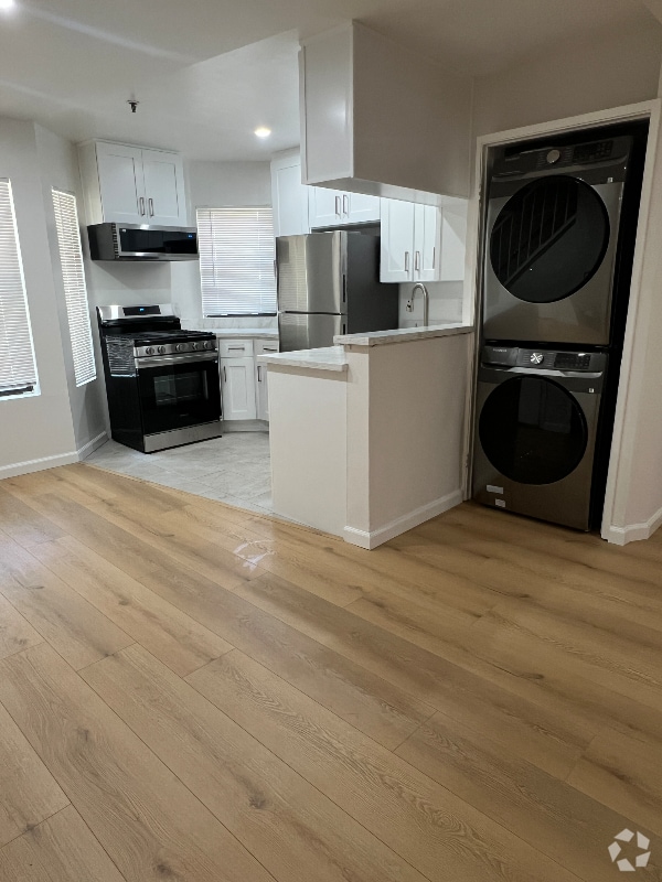 Building Photo - 1244 Stanley Ave Rental