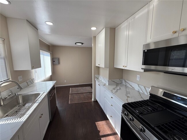 Photo - 256 Euclid Pl