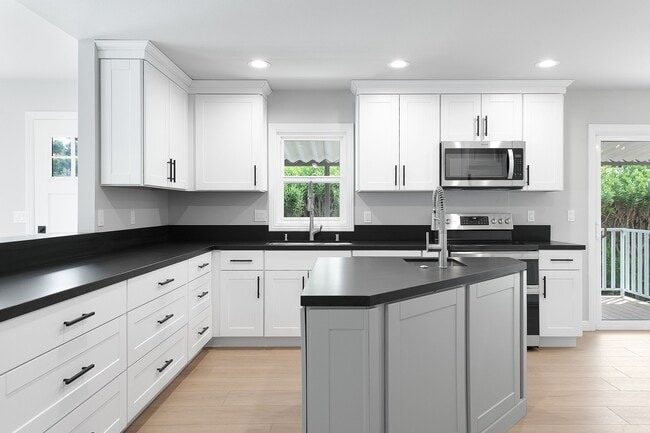 Building Photo - 36 Nottingham Rd