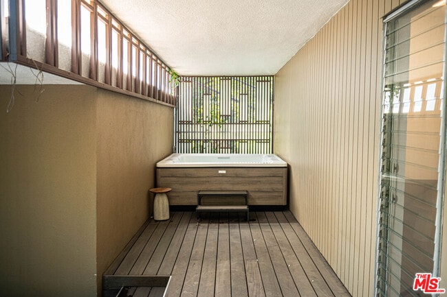 Photo - 8895 Appian Way