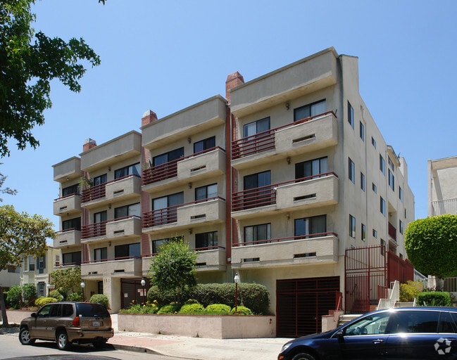 Building Photo - 121 S Swall Dr Rental