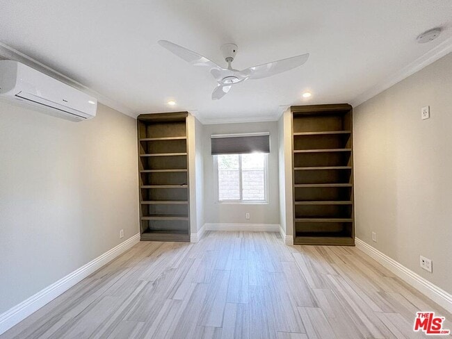 Photo - 10758 Cozycroft Ave