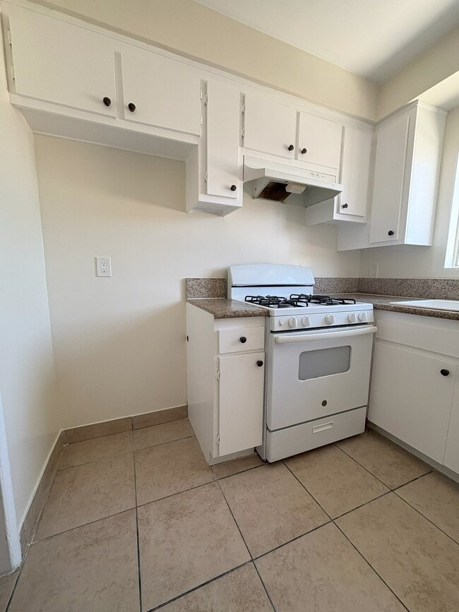Photo - 4055 W 129th St Unit 6