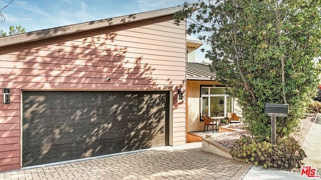 Building Photo - 2068 Cerro Gordo St