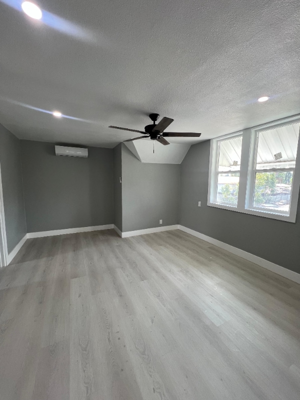 Photo - 3039 Date St