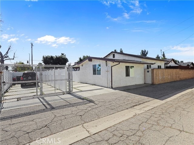 Photo - 15803 Chatsworth St