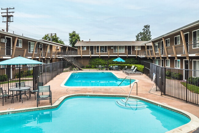 Building Photo - Towne Centre at Orange Rental