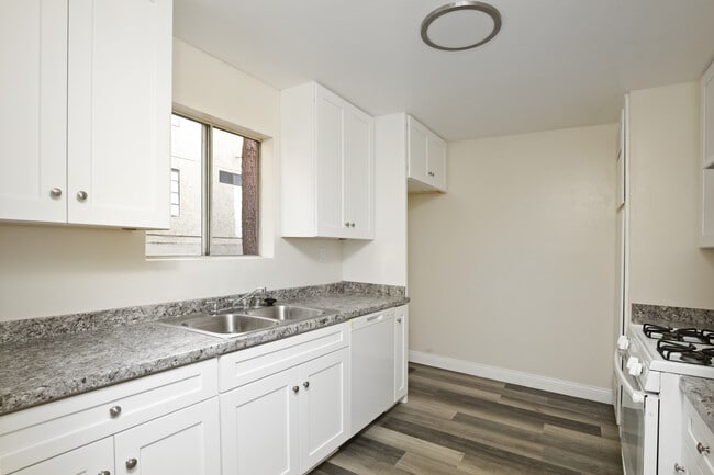 Photo - Torrance Courtyard Apartments