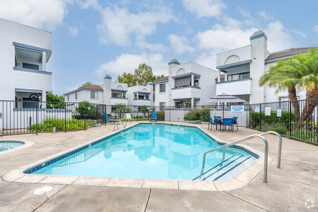 Casa Blanca - Casa Blanca Apartments
