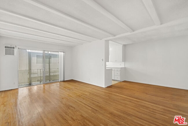 Building Photo - 923 N San Vicente Blvd Unit 6