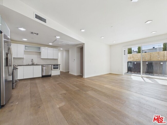 Photo - 850 S Crenshaw Blvd Unit 402