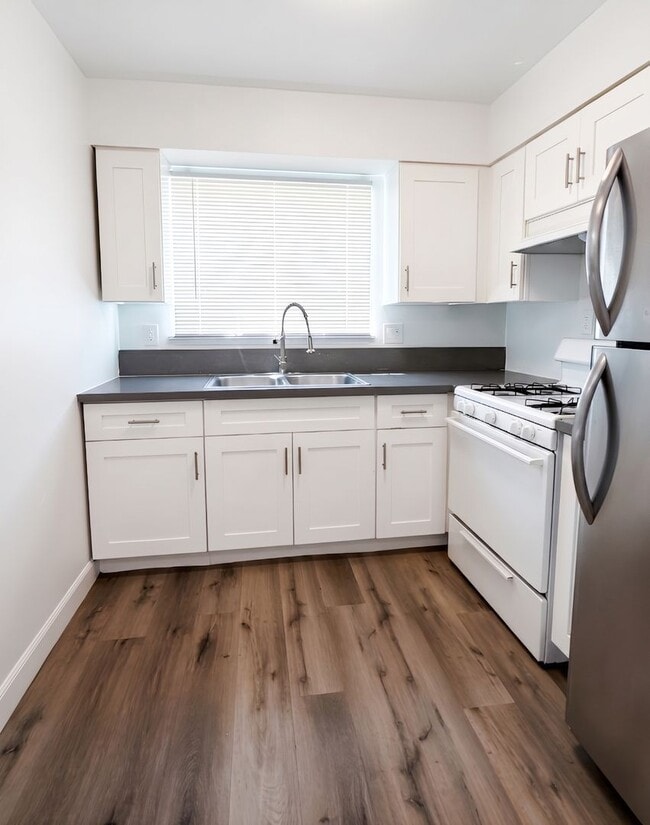 Building Photo - 2204 W Slauson Ave Unit 14a