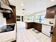 Photo - 1592 Rosewood St
