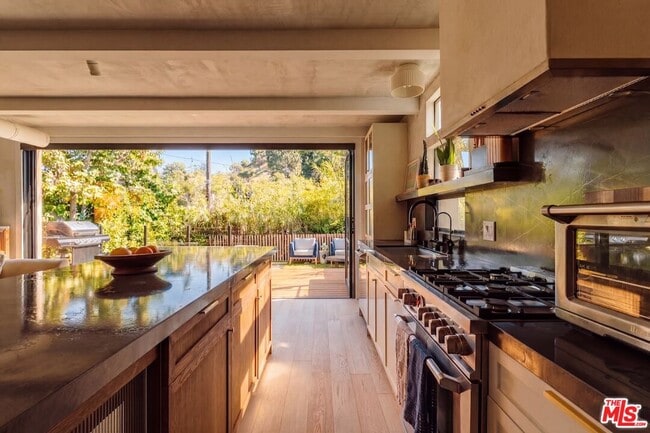 Photo - 8550 Ridpath Dr