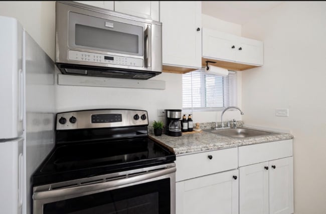 Photo - 4344 Keeler Ave