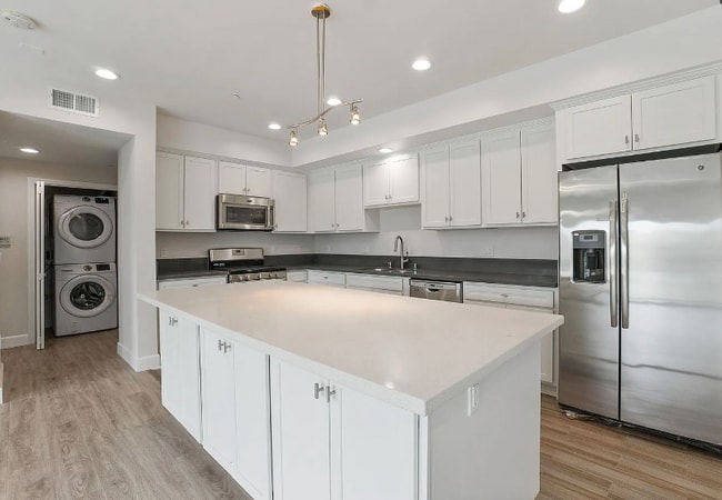 Photo - 5432 Hermitage Ave