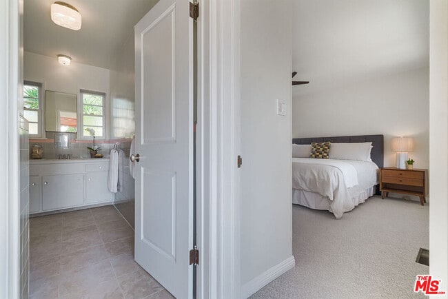 Photo - 100 E Kenneth Rd