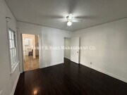 Photo - 528.5 N Kenmore Ave