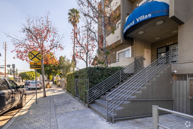 Highland Villa Apartments - Highland Villa Apartments