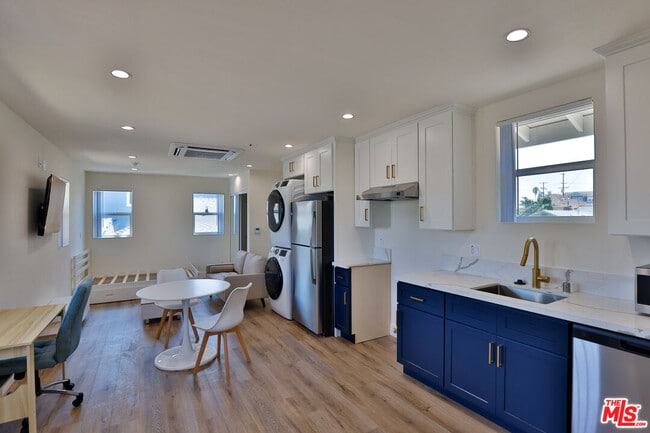 Photo - 1237 W 25th St Unit 1241