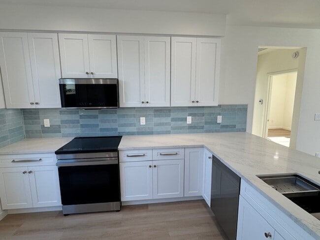 Building Photo - 6170 Briercrest Ave Unit 1