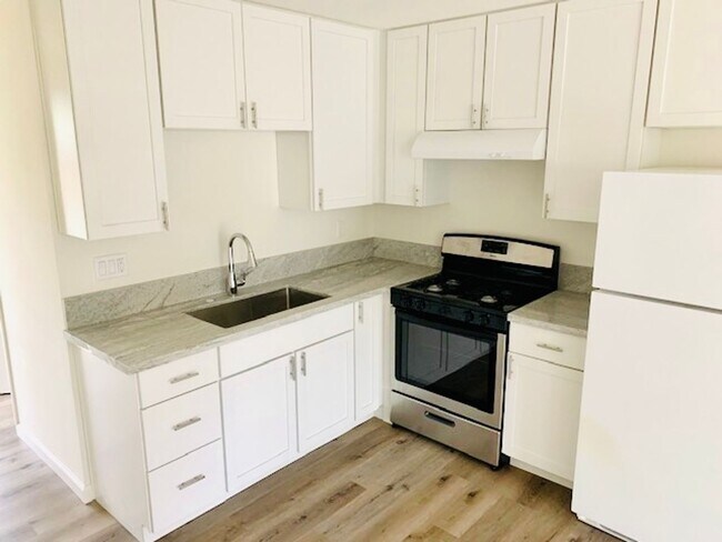 Photo - LVW Unit 8838 Lakeview Road B