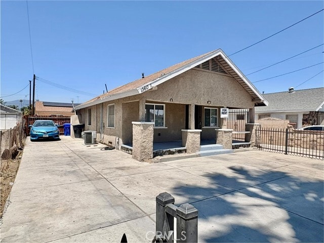 Building Photo - 1360 Poplar St