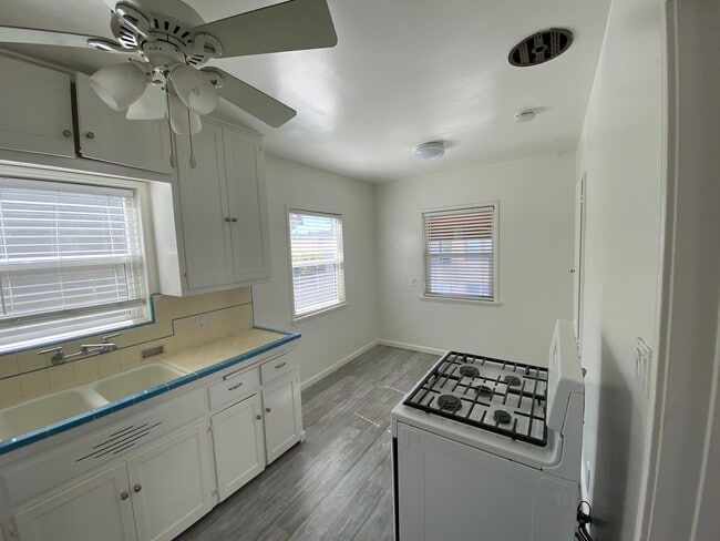 Kitchen - 152 Ximeno Ave Unit C
