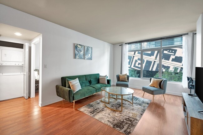 Building Photo - 425 W Beech St