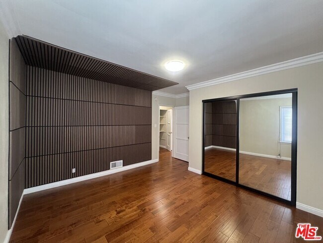 Photo - 149 S Gramercy Pl