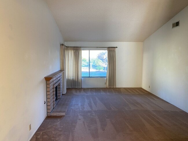Photo - Single story 3 bed, 2 bath Moorpark home with yard
