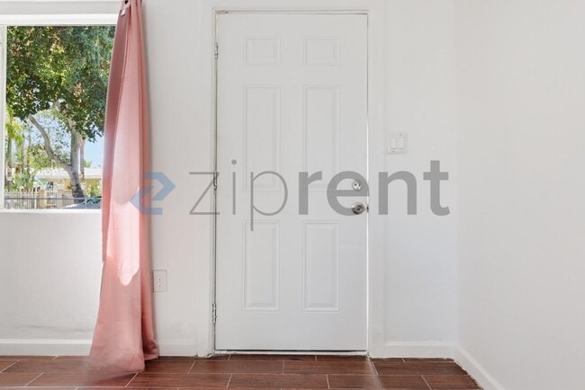 Photo - 267 N Macy St