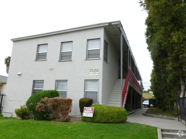 Building Photo - 1351 S Cochran Ave Unit #7 Rental
