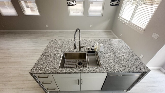 Photo - 608 Silver Berry Pl